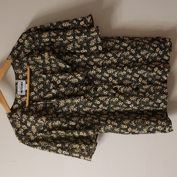 Notches Tops - Notches Lightweight Floral Blouse with Ruffles Size Small